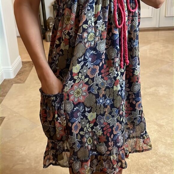 💕Super cute dress💕  - Picture 3 of 7